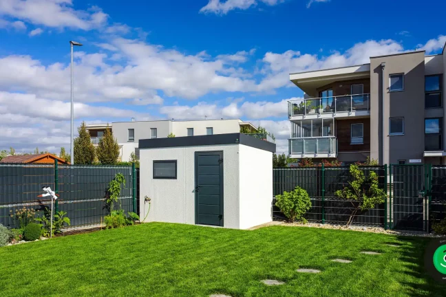 záhradný domček na odkladanie záhradného náradia