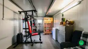 vnútro záhradného domčeka využívané na relax