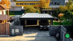 prístrešok pre dve autá s garážou vzadu