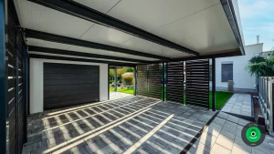 vn&uacute;tro veľk&eacute;ho pr&iacute;stre&scaron;ku pre dve aut&aacute;