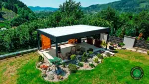 Pergola s tieniacou výplňou a posedením