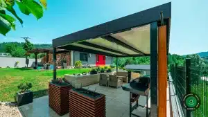 Tienená pergola s príjemným posedením