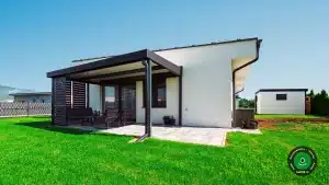 Prestre&scaron;en&aacute; terasa pergolou