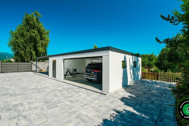 Dvojgaráž s rozšíreným prístreškom.