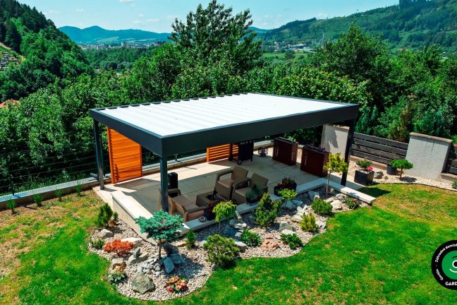 Pergola s tieniacou výplňou a posedením