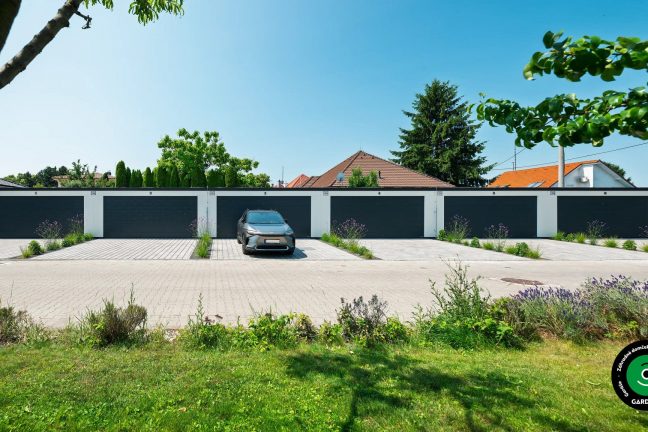 Radová zostava šiestich garáží v jednom rade