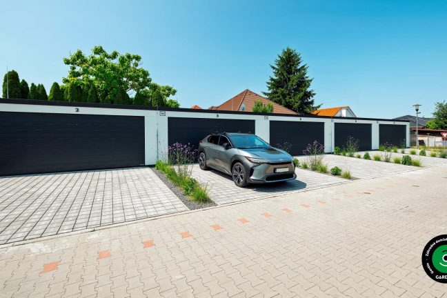 Šesť prepojených garáží usporiadaných vedľa seba