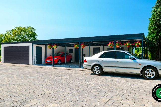 Atypická garážová stavba s priestranným prístreškom pre štyri vozidlá.