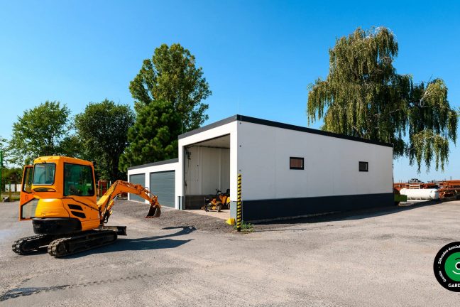 Priemyselná garáž s parkovaním pre auto, traktor aj minibager.