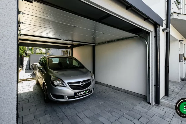 parkovanie auta pod prístreškom