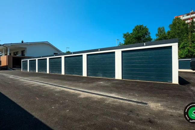 radové garáže s plochou strechou