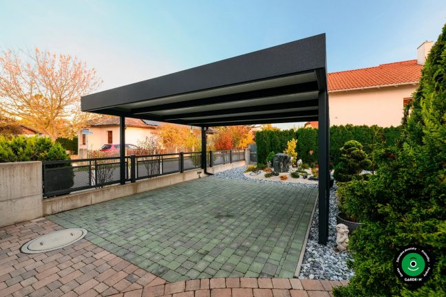 Priestranný prístreškok s krásnou okolitou záhradou