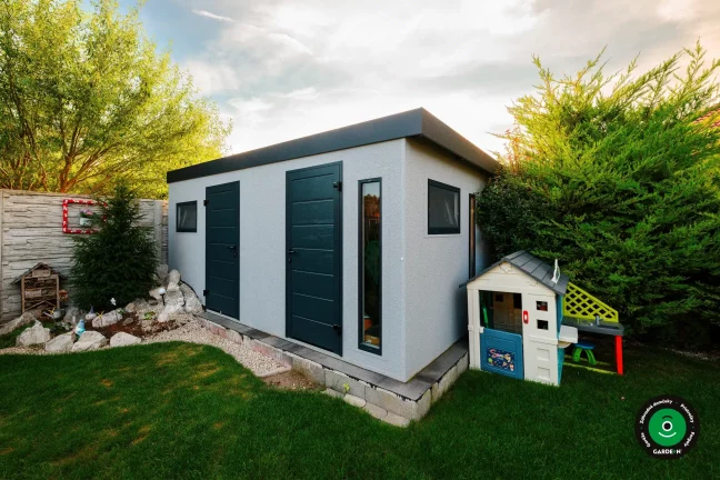 Kompaktný montovaný záhradný domček vhodný na náradie a odkladanie
