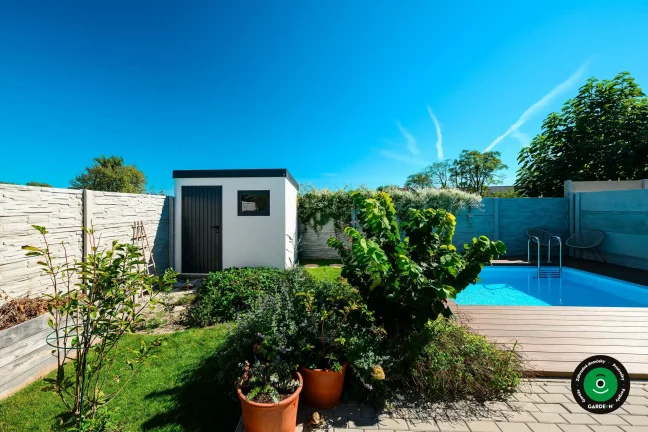 Záhradný domček menších rozmerov na uloženie vybavenia a náradia