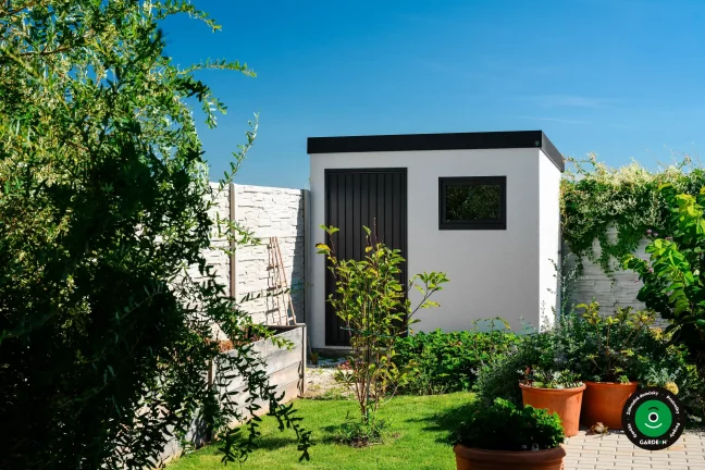 Úložný záhradný domček na praktické uschovanie sezónnych vecí