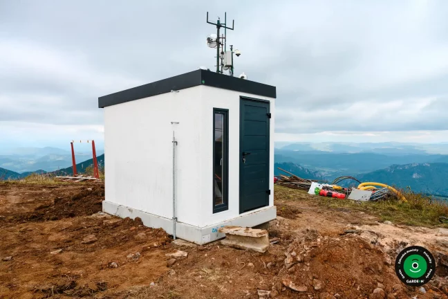 Montovaný záhradný domček vysoko nad údolím pod Snilovským sedlom